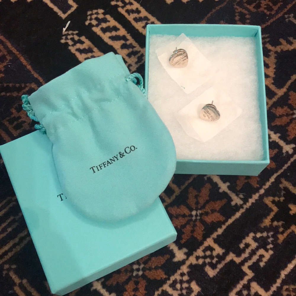 Classic Tiffany heart tag earrings